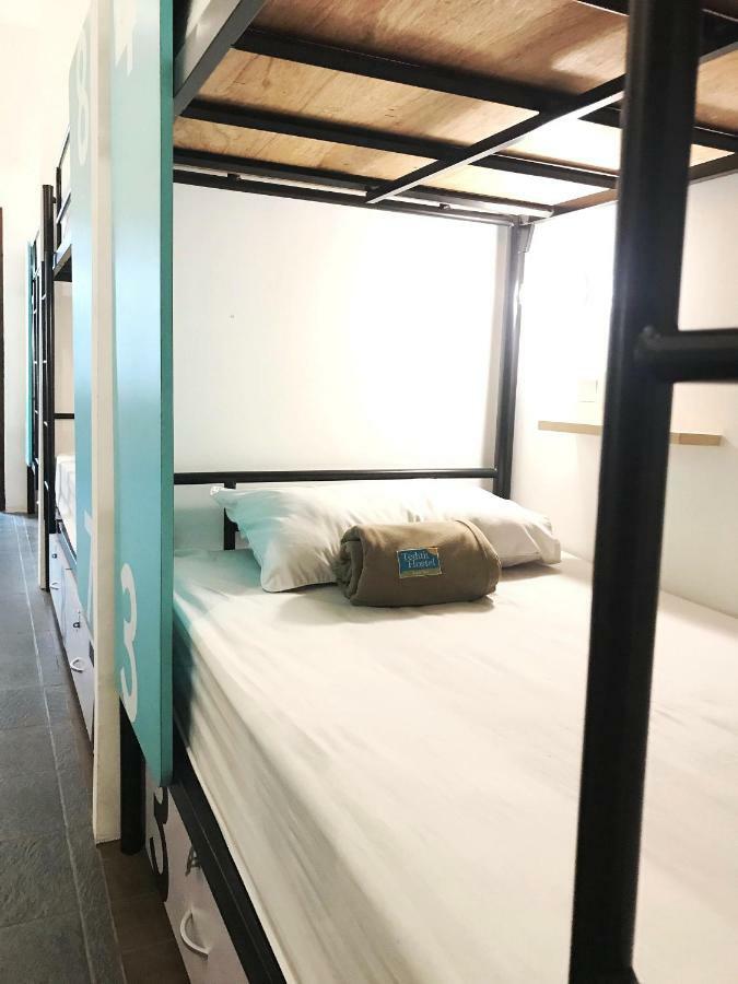 Teduh Hostel Kota Tua Джакарта Екстер'єр фото